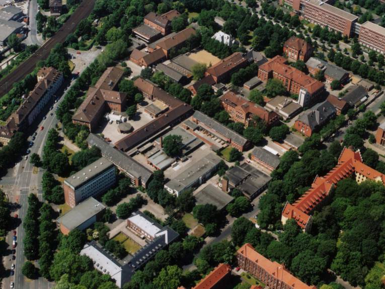 Auf dem Campus der Tierärztlichen Hochschule am Bischofsholer Damm sind unter anderem die Klinik für Rinder, das Anatomische und Physiologische Institut untergebracht.