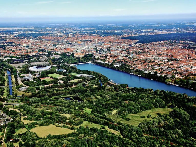 Niedersachsen. Klar. - Hannover aus der Luft