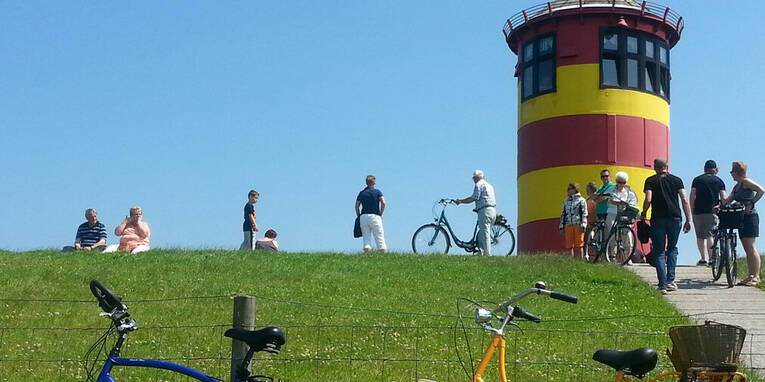 Mit dem Rad am Pilsumer Leuchtturm Mit dem Rad am Pilsumer Leuchtturm