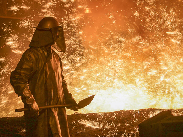 Tapping in a metallurgical plant
Tapping in a metallurgical plant